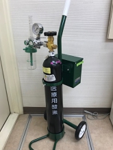 酸素ボンベ